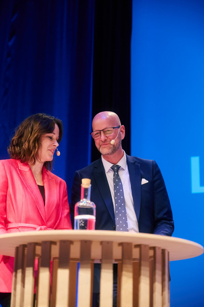 Sara Modig, statssekreterare hos näringsminister Ebba Busch, och Magnus Oscarsson, riksdagsledamot (KD) och särskild utredare för effektivisering av livsmedelskontroll, presenterade regeringens ambitioner kring regelförenkling
